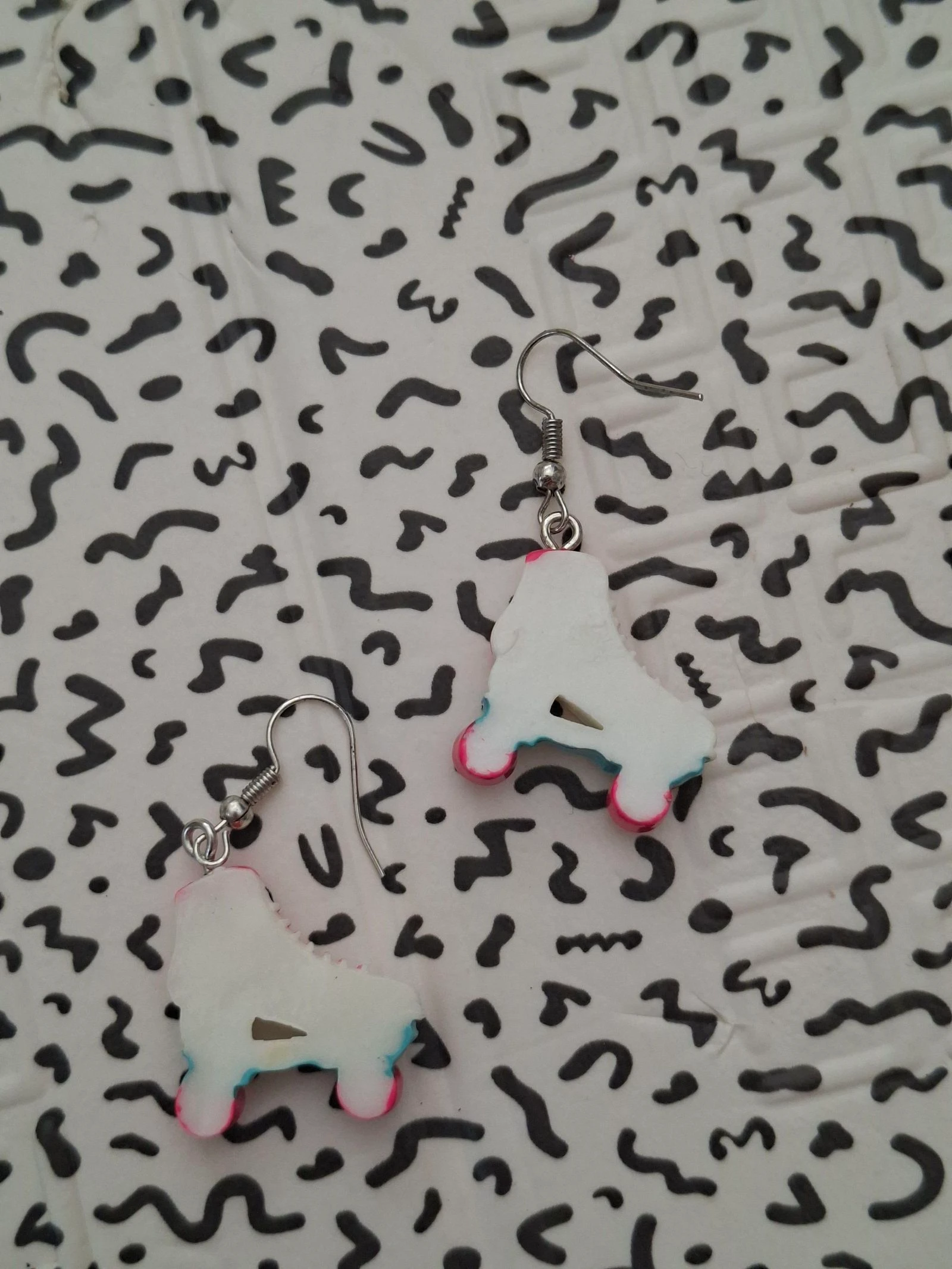 Pendientes de patines en ruedas retro kawaii – Nuevas – photo 4
